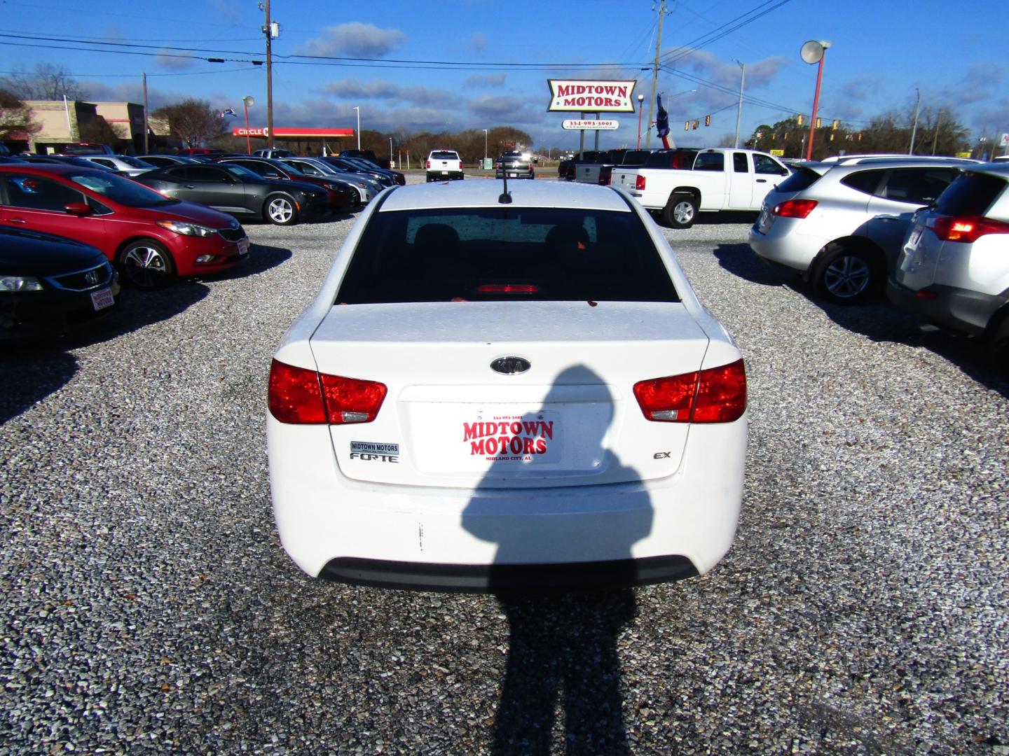 2012 White Kia Forte EX (KNAFU4A22C5) with an 2.0L L4 DOHC 16V engine, Automatic transmission, located at 15016 S Hwy 231, Midland City, AL, 36350, (334) 983-3001, 31.306210, -85.495277 - Photo#6